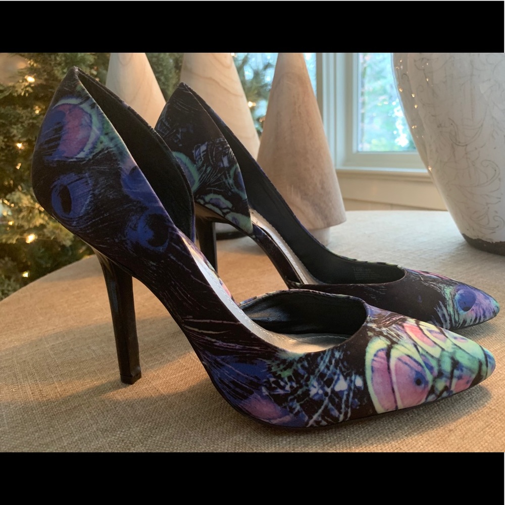 BCBG Peacock print stiletto heels size 10